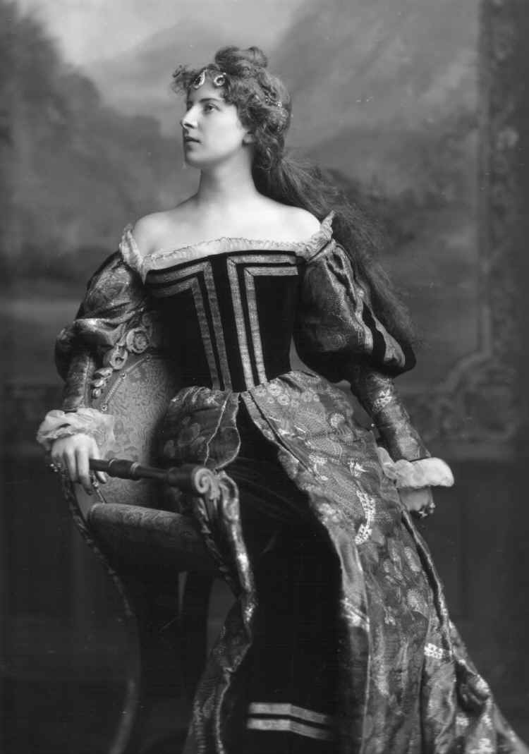 Baroness Emile Beaumont d'Erlanger, née Marie Rose Antoinette Catherine de Robert d'Aqueria de Rochegude (b 1874). 