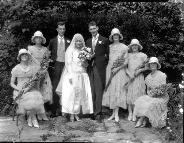 The marriage of Basil Futvoye Marsden-Smedley to Miss Hester Harriot Pinney, wedding group with best man and bridesmaids. 