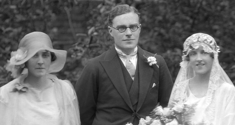 The marriage of George Marston Haddock to Miss Joan Pauline Bacon, wedding group with best man and two bridesmaids. 