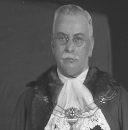 (Sheriffs) Mr. Sheriff, later Sir Henry Edward Davenport (1866-1941); Kt. (cr 1929); Sheriff of City of London (1927-28).