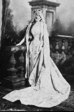 Lady Ashburton (1866-1904), née Mabel Edith Hood. 