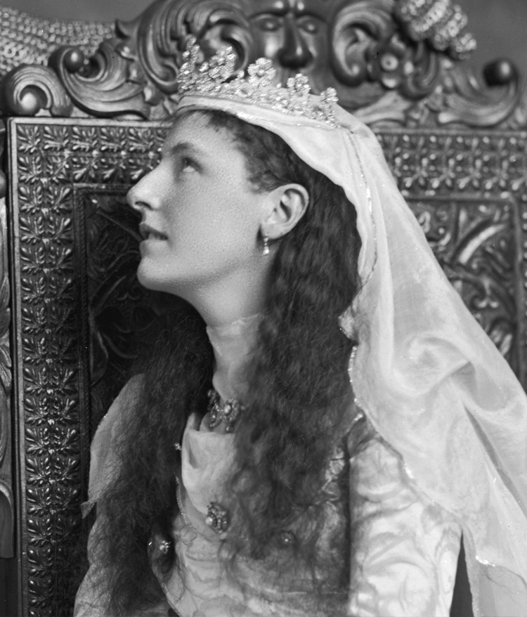 Arthur Oliver Villiers Russell, 2nd Baron Ampthill (1869-1935), and Lady Ampthill, née Lady Margaret Lygon (1874-1953)