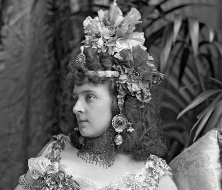 Hon Mrs Algernon Bourke (1870-1967), née Guendoline Irene Emily Sloane-Stanley.