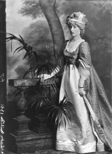 Maud (Frederica Elizabeth), Viscountess Milton, later Countess Fitzwilliam (1877-1967), née Dundas