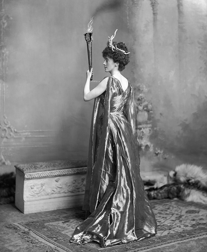 Emily Julia, Baroness Lurgan, née Cadogan (1871-1909). 