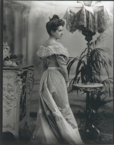 Sarah Brooke (stage name), Mrs Ronald James Hamilton née Florence Maguérite Hannah (1875-1959).