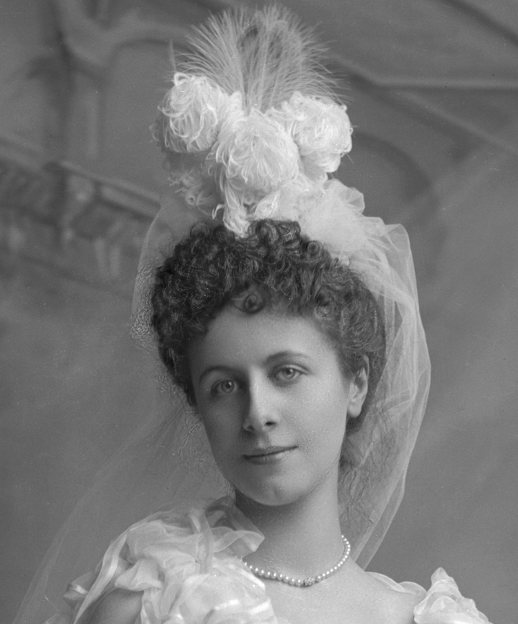 Baroness Christine (Marie Ludmilla) von Linden (1879-1969); only daughter of Baron Adhémar Rudolph Caesar Conradin von Linden (1845-1918) and Helene Euphrosyne Cassavetti (1851-1921). m (1921) Mr Cecil Gosling (1870-1943).