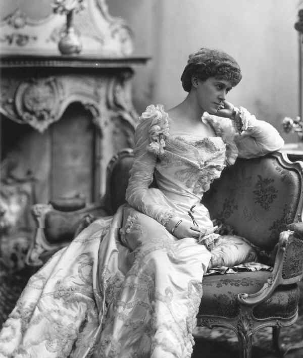 Nina Boucicault [stage name], Mrs. Donald Innes Smith (1867-1950). 