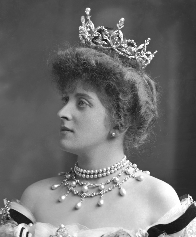 Almina Countess of Carnarvon, later Mrs. Ian Onslow Dennistoun, née Almina Victoria Marie Alexandra Wombell (d. 1969). 