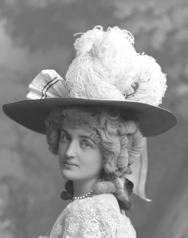 Lilian Braithwaite 1901 by Lafayette