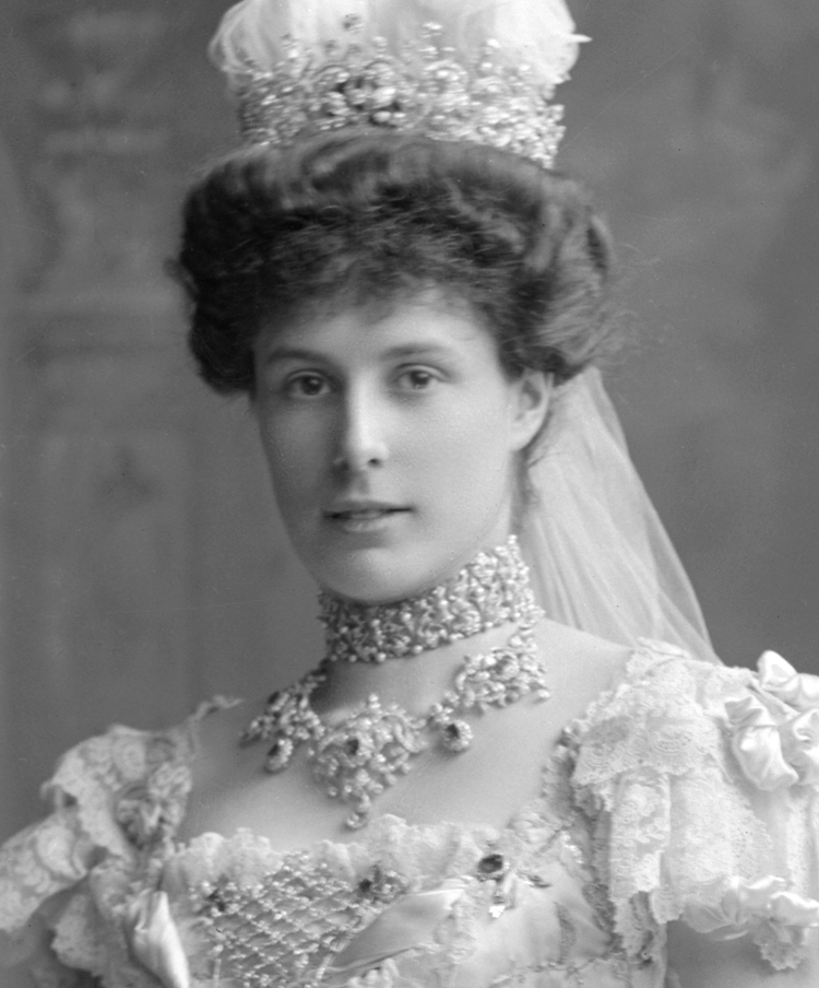 Lady Noreen Bass, née (Wilmot Ida) Noreen Hastings (1880-1949). 