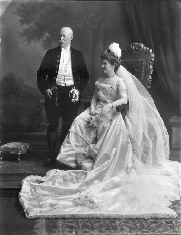 Sir Walter Menzies (1856-1913) and his wife, Lady Margaret Menzies, née Baker ( ). 