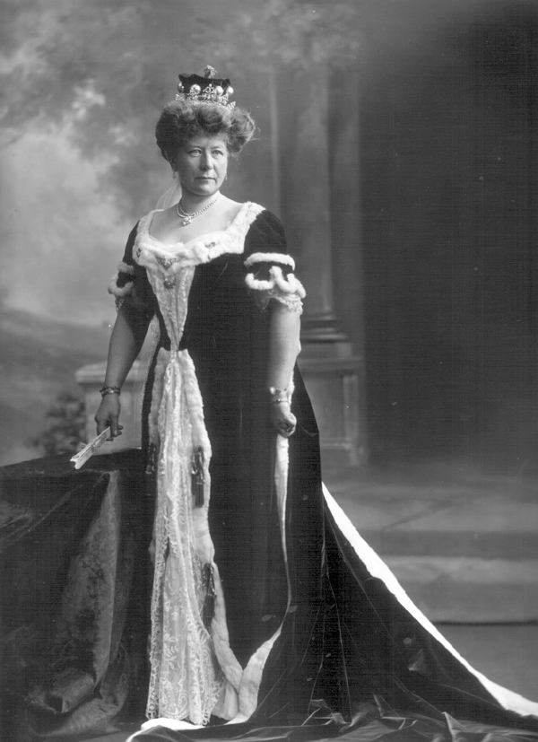 Mary Frances Dawson, 25th Baroness De Ros, née Maxwell (1854-1939). 