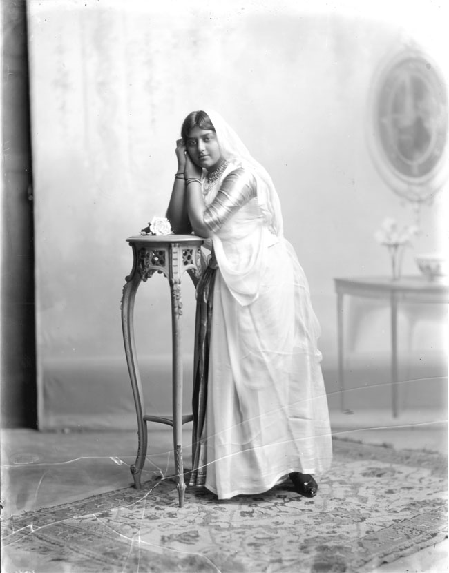 Bai Shri Leilaba Kunverba Sahiba. b. at Gondal, 14th February 1891, second daughter of H.H. Maharaja Thakore Shri Sir Bhagwant Singhji Sagramji Sahib Bahadur, Maharaja of Gondal, GCSI, GCIE, by his first wife, H.H. Maharani Bai Shri Nand Kunverbaji Sahiba, CI, second daughter of H.H. Maharana Shri Narayandevji Ramdevji Rana Sahib, Raja of Dharampur. Educ. Monghiba Girls School, Gondal. 