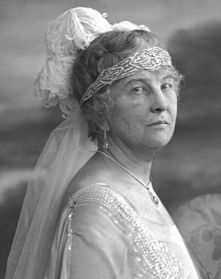 Mrs. Frank Billings Kellogg, née Clara May Cook ( ). 
