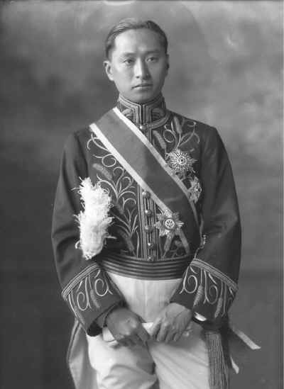 ??? Koo, Vi Kyuin Wellington (Ku Weichun) (1888-1985) Diplomat; statesman; Chinese Minister to Great Britain 1921; Ambassador in London 1941-46